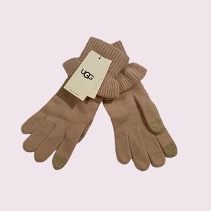 UGG’s Women’s Beige Ruffle Gloves.